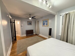 2 Schlafzimmer, Schreibtisch, Bügeleisen/Bügelbrett, kostenloses WLAN