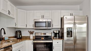 House, Multiple Beds (Dub's Beach Retreat) | Private kitchen