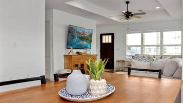 House, Berbilang Katil (Dub's Beach Retreat) | Ruang tamu