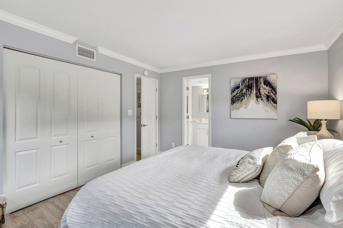 Photo 14 of Steps to 5th Avenue, Beach & Bay - Stylish 1 BR Courtyard Pet Friendly Retreat