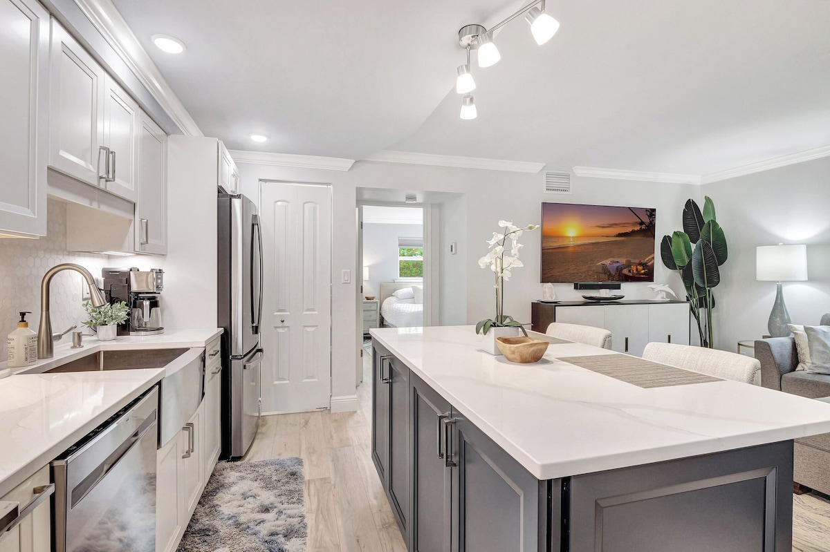 Photo 12 of Steps to 5th Avenue, Beach & Bay - Stylish 1 BR Courtyard Pet Friendly Retreat