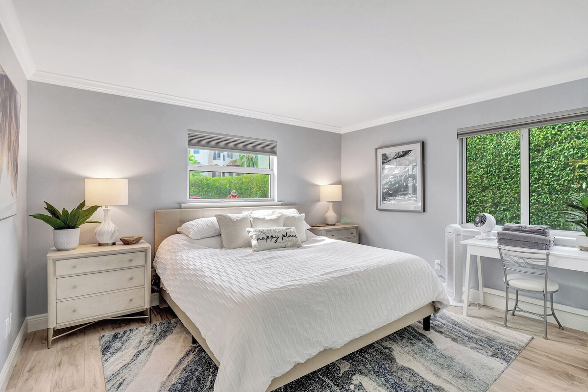 Photo 4 of Steps to 5th Avenue, Beach & Bay - Stylish 1 BR Courtyard Pet Friendly Retreat