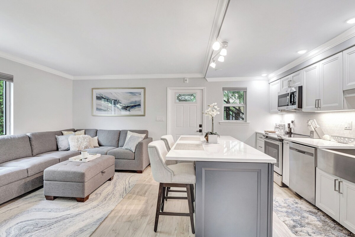 Photo 19 of Steps to 5th Avenue, Beach & Bay - Stylish 1 BR Courtyard Pet Friendly Retreat