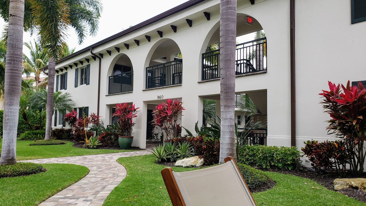 Photo 8 of Steps to 5th Avenue, Beach & Bay - Stylish 1 BR Courtyard Pet Friendly Retreat
