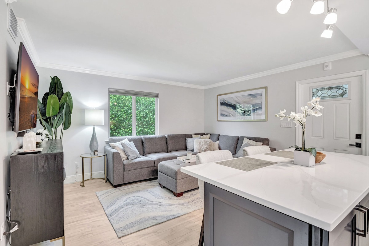 Photo 20 of Steps to 5th Avenue, Beach & Bay - Stylish 1 BR Courtyard Pet Friendly Retreat