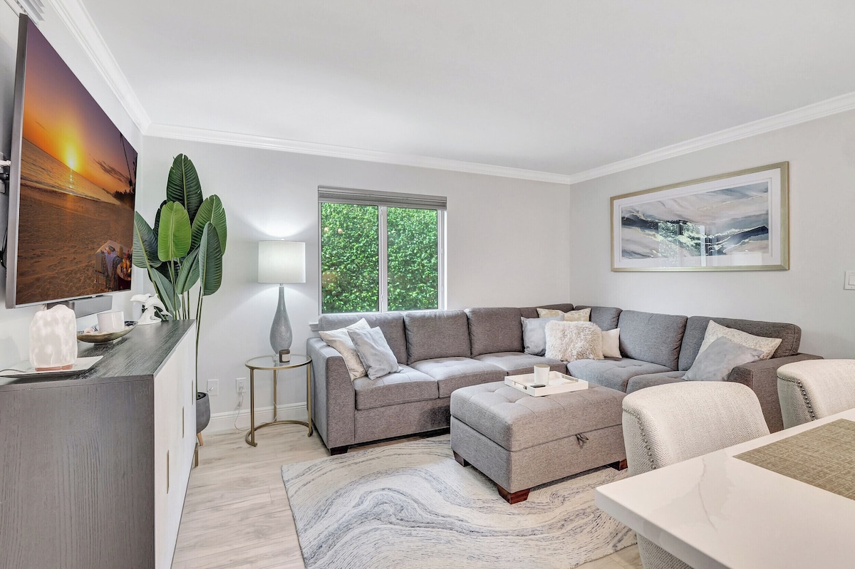 Photo 21 of Steps to 5th Avenue, Beach & Bay - Stylish 1 BR Courtyard Pet Friendly Retreat