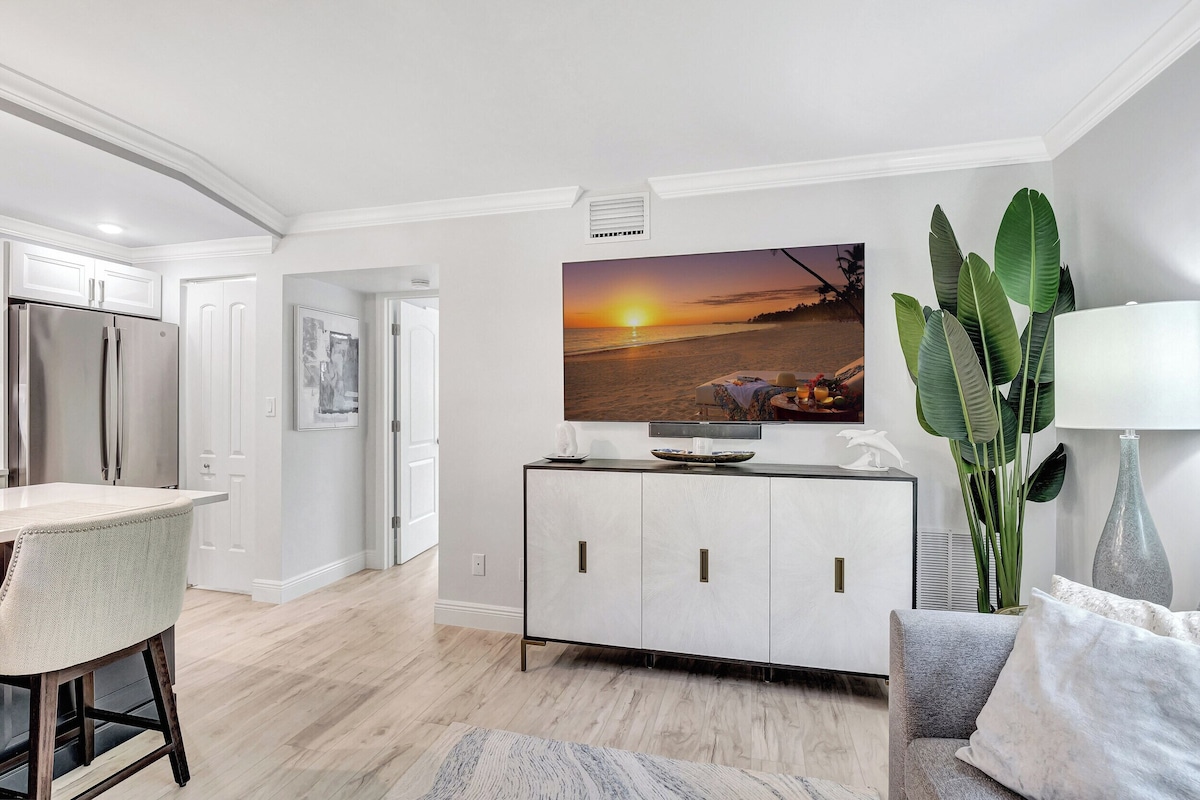 Photo 22 of Steps to 5th Avenue, Beach & Bay - Stylish 1 BR Courtyard Pet Friendly Retreat