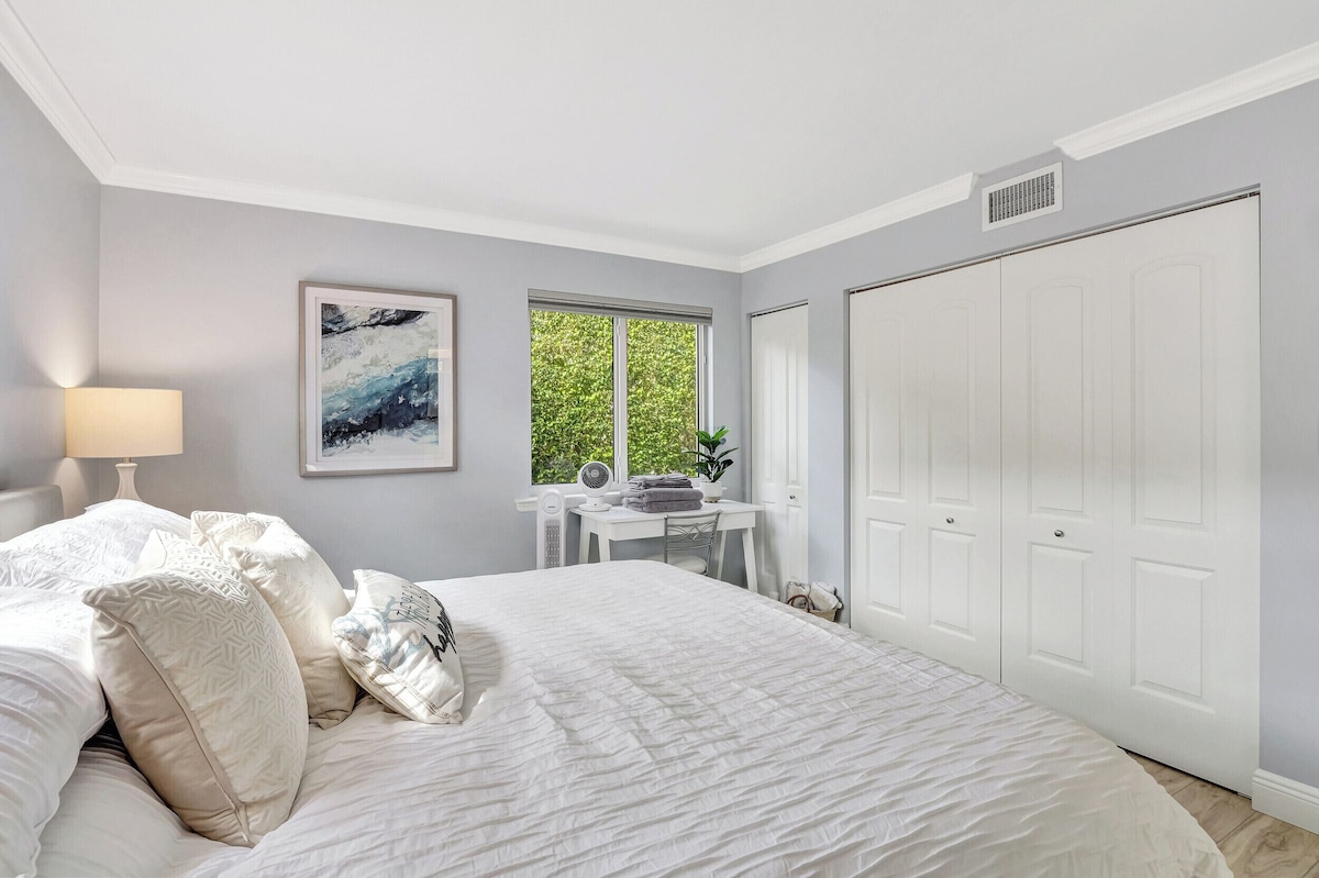 Photo 13 of Steps to 5th Avenue, Beach & Bay - Stylish 1 BR Courtyard Pet Friendly Retreat