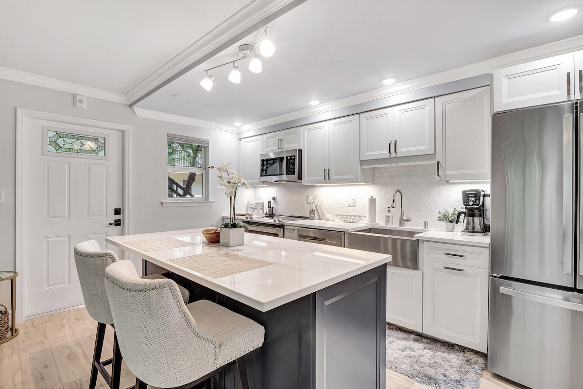 Photo 24 of Steps to 5th Avenue, Beach & Bay - Stylish 1 BR Courtyard Pet Friendly Retreat