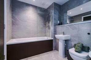 Apartment | Bathroom - 96 Greengate (Salford)