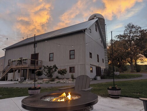 VanMar House-Charming Renovated Farmhouse at Creekstone Farms with AC