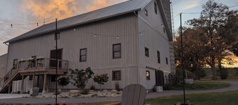 VanMar House-Charming Renovated Farmhouse at Creekstone Farms with AC