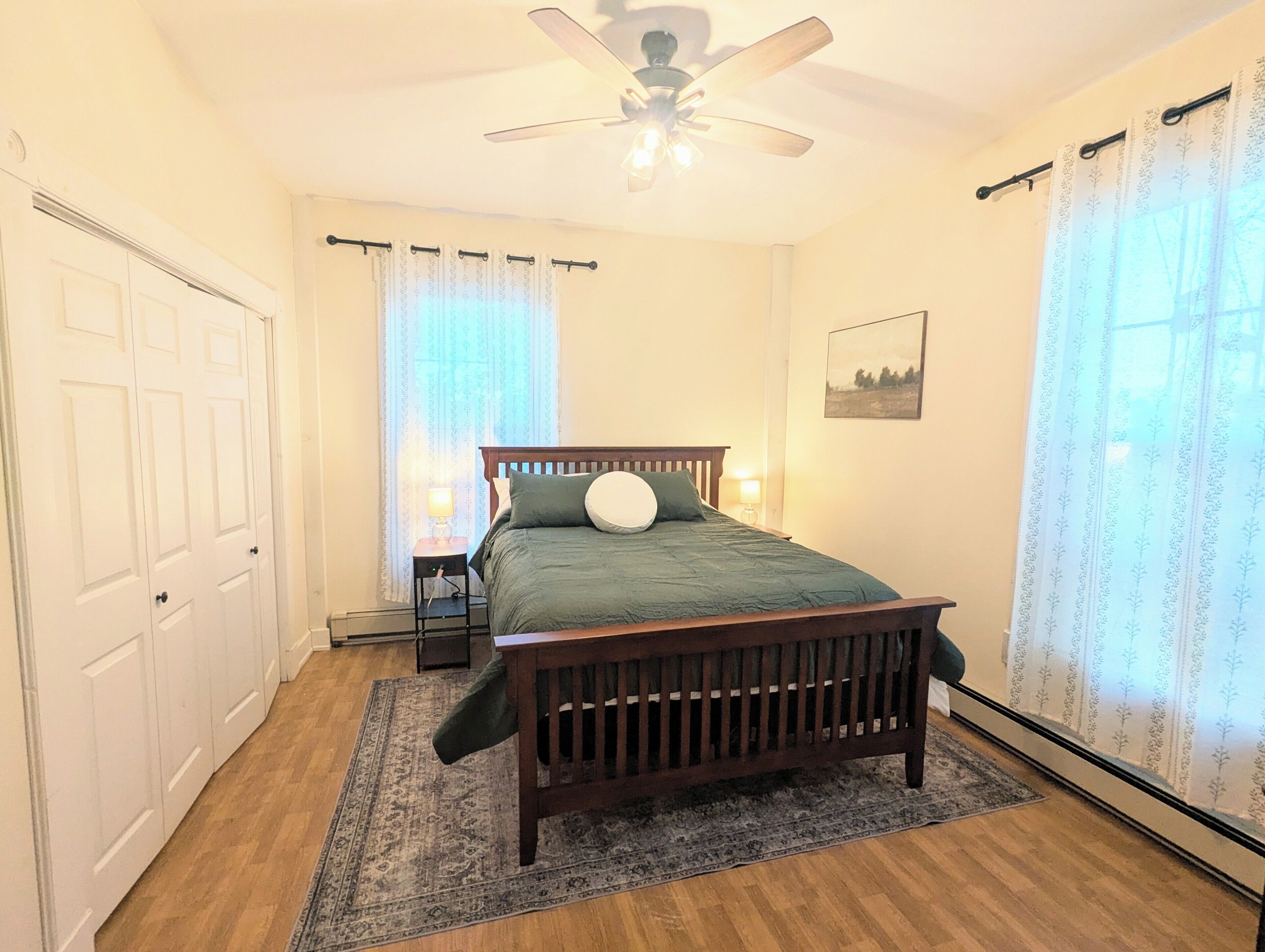 3 slaapkamers, een strijkplank/strijkijzer, gratis wifi, beddengoed