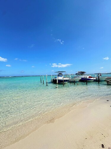 Apt+WiFi+Parking+Ac+Near The Beach+Tv @BocaChica 2 Min walk to the Beach