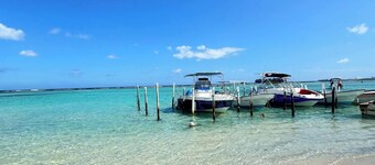 Apt+WiFi+Parking+Ac+Near The Beach+Tv @BocaChica 2 Min walk to the Beach