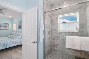 House, Multiple Beds (Dink or Swim) | Bathroom