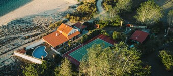 VILLA MAR DE AROSA, A PARADISE BY THE BEACH