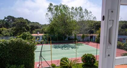 Paradise by the sea: villa with swimming pool and tennis court in O Grove