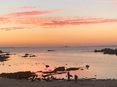 VILLA MAR DE AROSA, A PARADISE BY THE BEACH