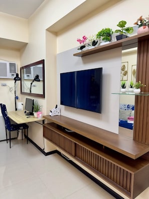 Room, 1 Bedroom, Balcony, Ocean View | Living room | Books - Room-1 BR Vacation Rentals in Pasay, Vie (Pasay)