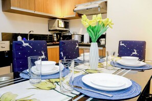 Habitación, 1 habitación, balcón, vista al océano | Comedor