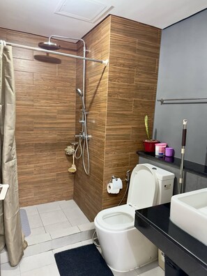 Bathroom - Room-1 BR Vacation Rentals in Pasay, Vie (Pasay)