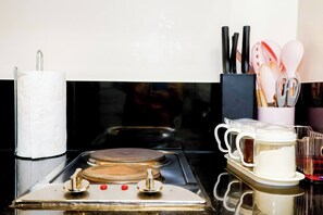 Room, 1 Bedroom, Balcony, Ocean View | Private kitchen