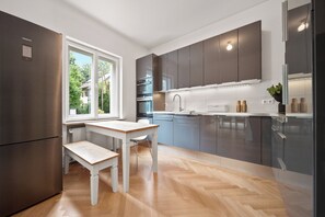 Fridge, microwave, oven, stovetop