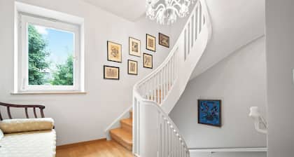 19 min to the center - 250 mÂČ / 2,691 sq ft - top villa from 1923 - 4BR 3,5BA