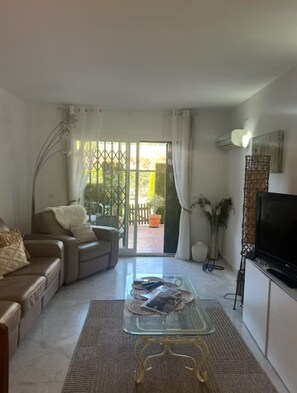 Living area - Beautiful 2 bed garden apartment (mijas)