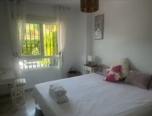 2 chambres, fer et planche à repasser, Wi-Fi, literie fournie