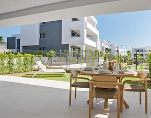 Outdoor dining - Lani | Terrace - pool - garden (Estepona)