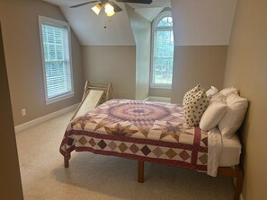 4 bedrooms, iron/ironing board, internet, bed sheets