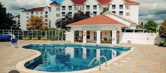 The Suites at Hersey 2 Bed 2 Bath Hotel Suite Full Kit Lndry Sleeps 8