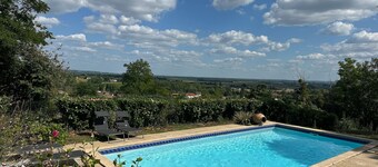 Vast property, panoramic view and private pool.