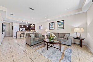 Smart TV - Resort Style Pool*Golf Course*Mins from Disney! (Davenport)