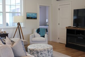 Smart TV - Discover paradise just minutes away from stunning National Park Beaches! (York)