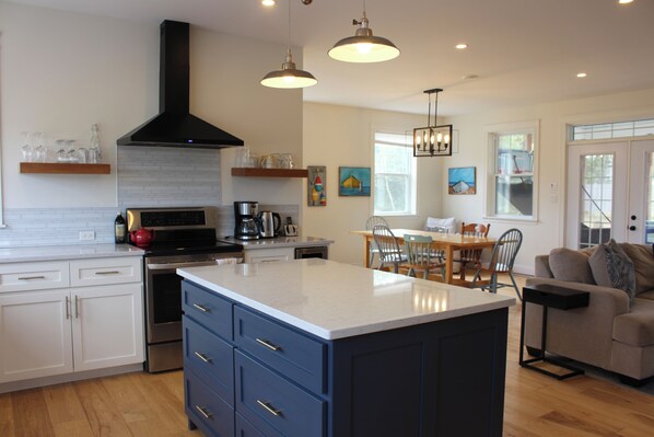 Interior - Discover paradise just minutes away from stunning National Park Beaches! (York)