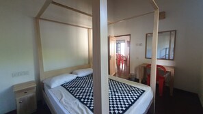 3 室のベッドルーム、デスク、WiFi、ベッドシーツ