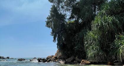 3 BR House in Ahangama, just a short stroll from the beach and town