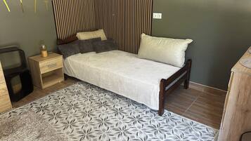 2 bedrooms, iron/ironing board, WiFi, bed sheets