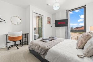 2 bedrooms, iron/ironing board, Internet, bed sheets
