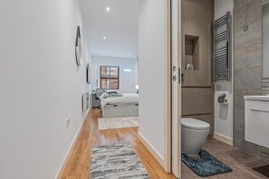 2 habitaciones, tabla de planchar con plancha y acceso a internet