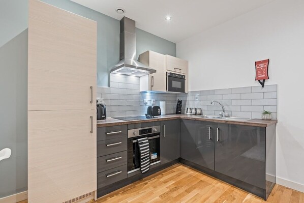 Refrigerador, microondas, horno, placa de cocina