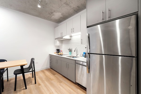 Basic Studio | Private kitchen | Highchair