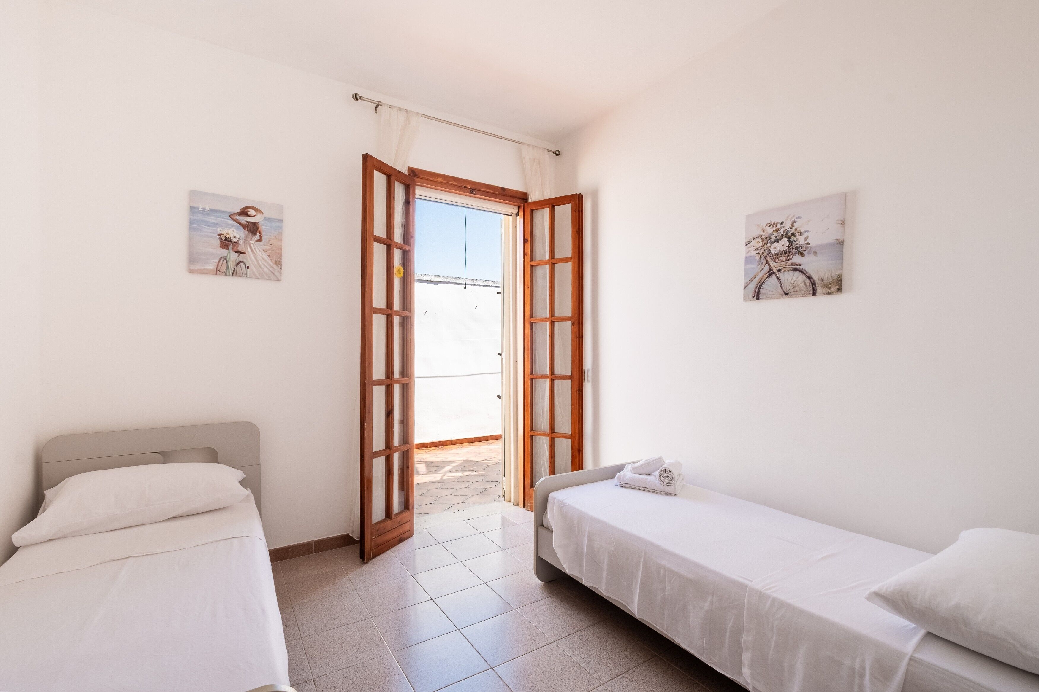 3 chambres, fer et planche à repasser, draps fournis