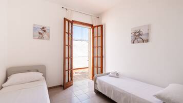 3 chambres, fer et planche Ă repasser, draps fournis