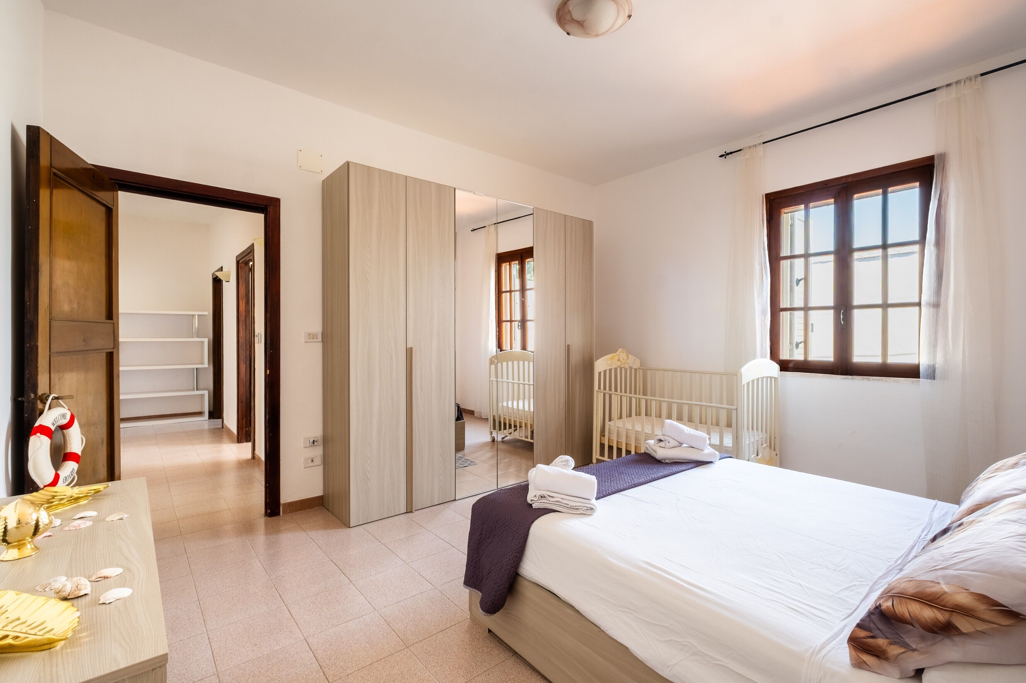 3 bedrooms, iron/ironing board, bed sheets