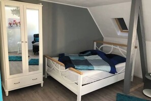 1 dormitorio, tabla de planchar con plancha, Internet y ropa de cama