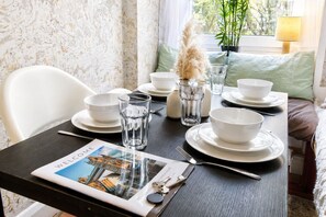 Dining - Redbrick Garden Apartments (London)